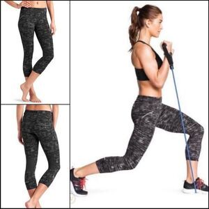 Athleta XS Paint Bucket Relay Capri Pant